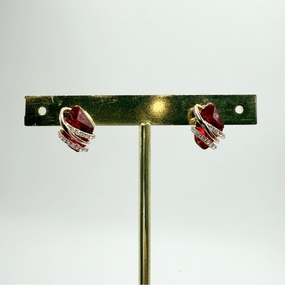 Crystal Red Stud Rhinestones Rose Gold Tone Earrings - Picture 3 of 6